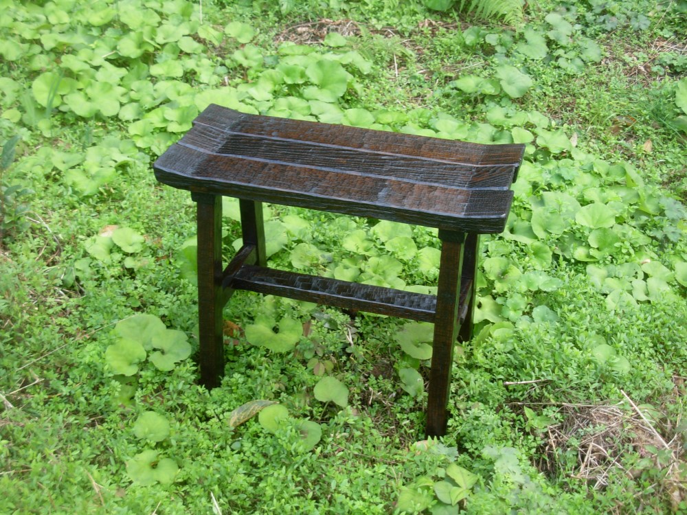 土間の似合う栗のスツール