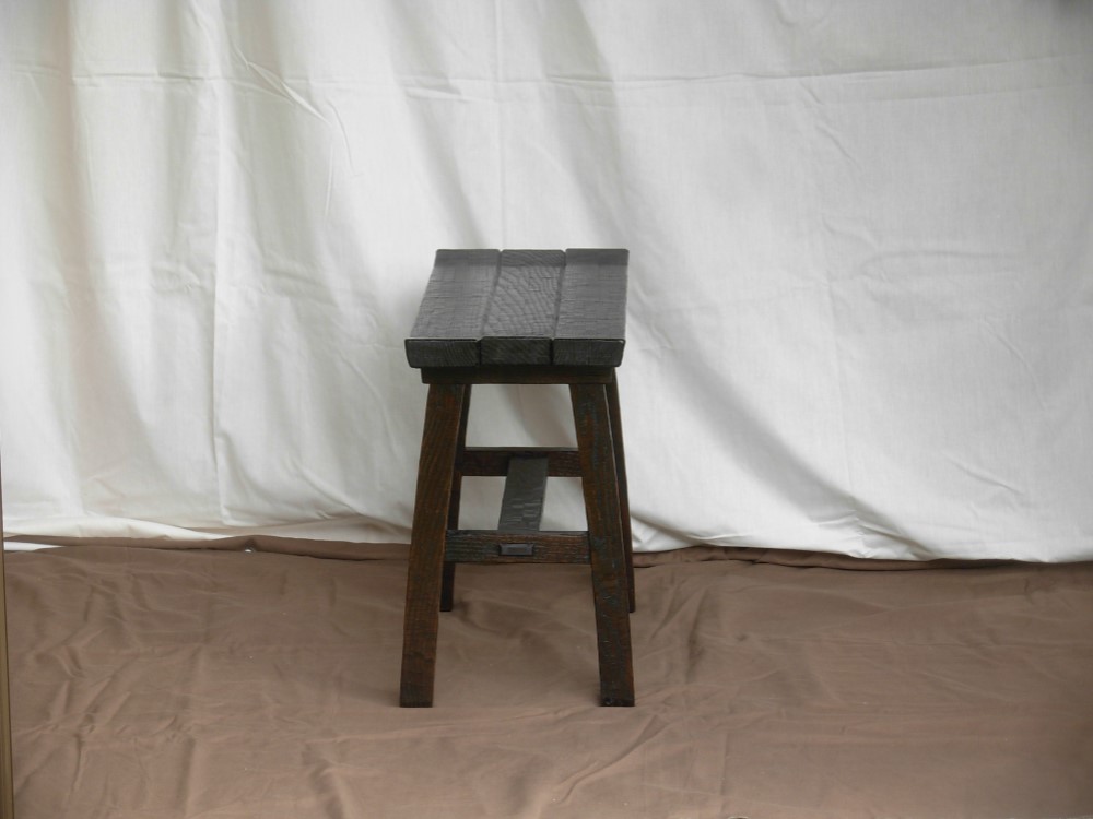 土間の似合う栗のスツール