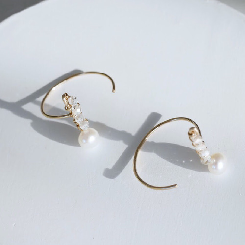 14kgf 淡水パールとホワイトトパーズのT字フックピアス ピアス（フック  