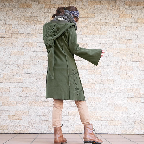 お値下げ＊フリース素材＊ロングとんがり帽子＊フラワーモチーフ刺繍