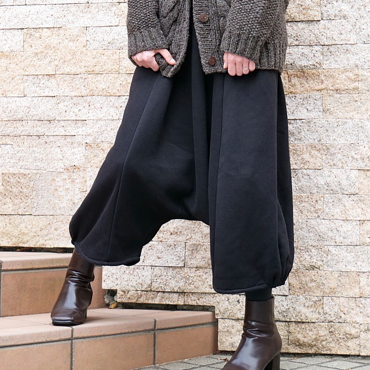 10/18再販×4＊軽くて暖か＊裏地フリース素材＊丸く仕上げたシルエットが女性らしい＊大人のサルエルパンツ＊ブラック 6,376円