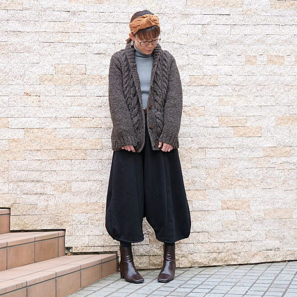 10月18日補貨 x 4 *輕盈保暖 *抓絨內襯 *女性圓潤輪廓 *成人燈籠褲 *黑色 第2張的照片