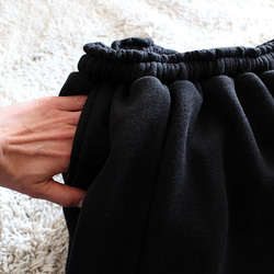 10月18日補貨 x 4 *輕盈保暖 *抓絨內襯 *女性圓潤輪廓 *成人燈籠褲 *黑色 第8張的照片