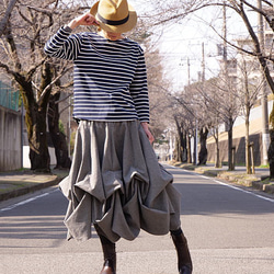 銷量超過1500件！ 【自由調節半身裙】經典百搭的原創單品 * 一件讓你愛不釋手多年的單品 * 每一個動作都展現優美身形 * 灰 第7張的照片