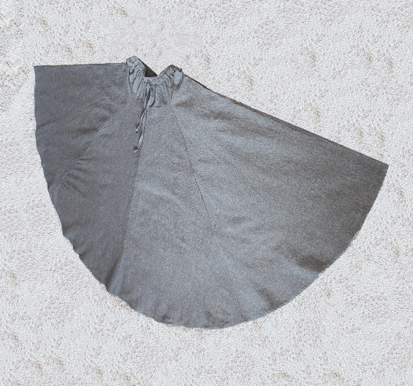 銷量超過1500件！ 【自由調節半身裙】經典百搭的原創單品 * 一件讓你愛不釋手多年的單品 * 每一個動作都展現優美身形 * 灰 第18張的照片