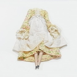 破了的洋娃娃胸針花卉[nikibbit / Nikibitto]禮服古董木偶怪童話片 第1張的照片