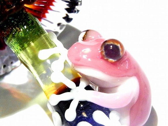 Frog on a Mushroom【kengtaro/ケンタロー】キノコにつかまるカエル 動物ハンドメイド2016 2枚目の画像