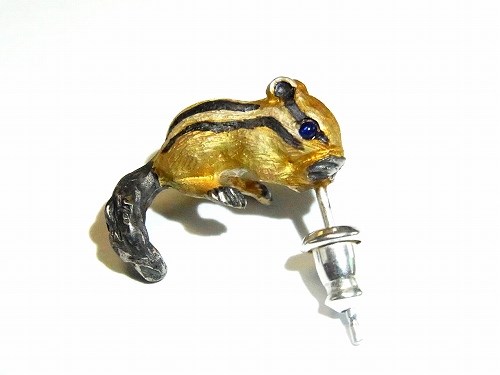 【DECOvienya】手作り シマリスとひまわりの種 ピアス 両耳 片耳 DECOvienya（デコヴィーニャ） 手作りアクセサリー シマリスと