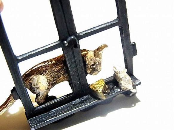 [DECO vienya /德科豇豆]貓貓貓鼠：進攻和防守吊墜（黑色）的窗台 第5張的照片