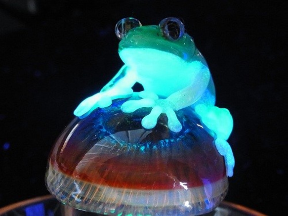 アロマポット Frog on a Mshuroom 参 (台付き)【 kengtaro / ケンタロー 】カエル　キノコ 6枚目の画像