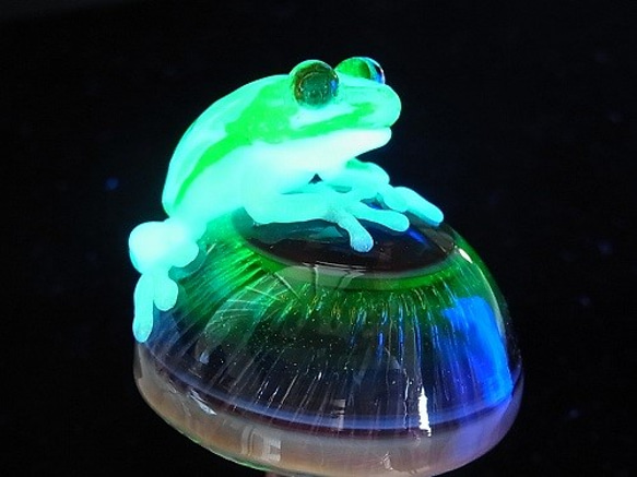 『 Frog on a Mshuroom 弐 』 オブジェ 【 kengtaro / ケンタロー 】 キノコ カエル　蛙 6枚目の画像