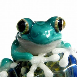 勾玉（マガタマ） 伍【kengtaro/ケンタロー】勾玉とカエル ボロシリケイトガラス 職人 作家 蛙 かえる フロッグ 3枚目の画像