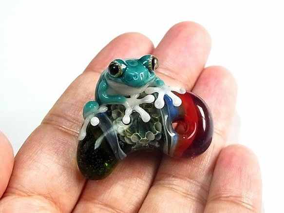 勾玉（マガタマ） 伍【kengtaro/ケンタロー】勾玉とカエル ボロシリケイトガラス 職人 作家 蛙 かえる フロッグ 9枚目の画像