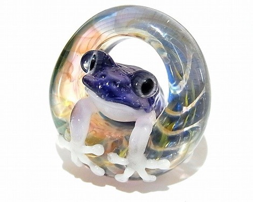 kengtaro カエル ガラス ペンダントトップ ブルー系 一点物 足音 七 【 kengtaro ケンタロー 】 水たまりに広がる小さな波紋 ボロ