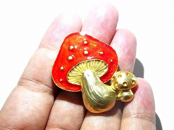 飛木耳蝸牛胸針（2型）【鵝毛焦糖】可愛菇紅毒美麗 第7張的照片