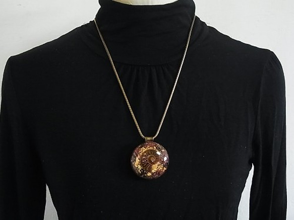 オルゴナイト ペンダント L【Powerful Orgone Pendant】ブラック・ピンクトルマリン/アンモナイト 5枚目の画像