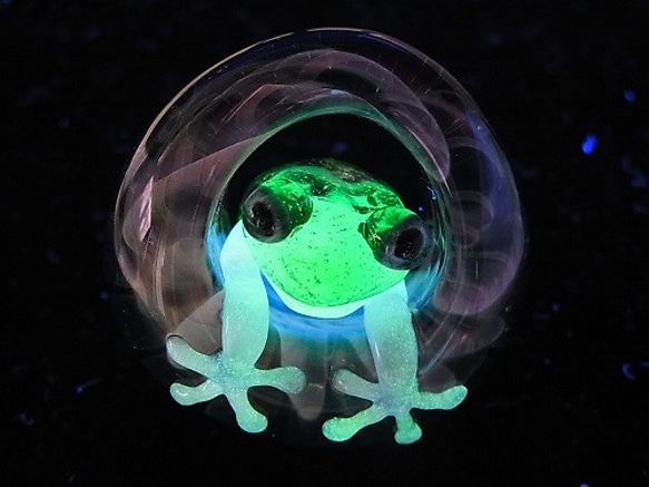 腳墊系列【kengtaro Kentaro】小波紋硼矽酸鹽玻璃在水坑中蔓延工匠作家青蛙蛙 第2張的照片