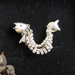 魚胸針[細尾巴]珠寶鑽作家規模魚海個性設計銀SV925 第3張的照片