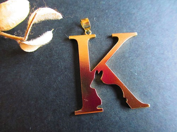 kakurenbo K×ウサギ ネックレス【Tiny tail】イニシャル　アルファベット　かくれんぼ　真鍮　ゴールド 1枚目の画像