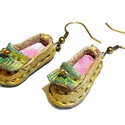 莫卡辛耳環（顏色：金×藍色）[由香守屋】手工手工可愛鞋童鞋 第1張的照片