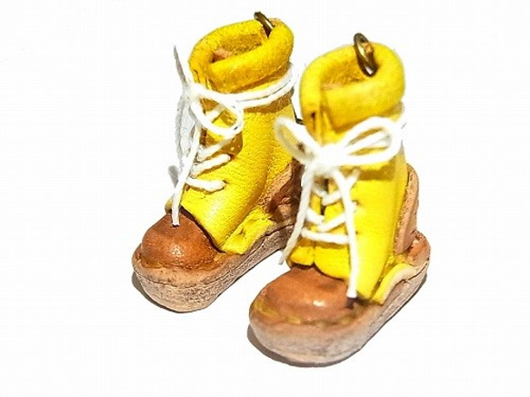 ヒモブーツ ピアス ( カラー： イエロー )【 もりや　ゆか 】 ハンドメイド 手作り かわいい 靴 くつ おしゃれ 3枚目の画像