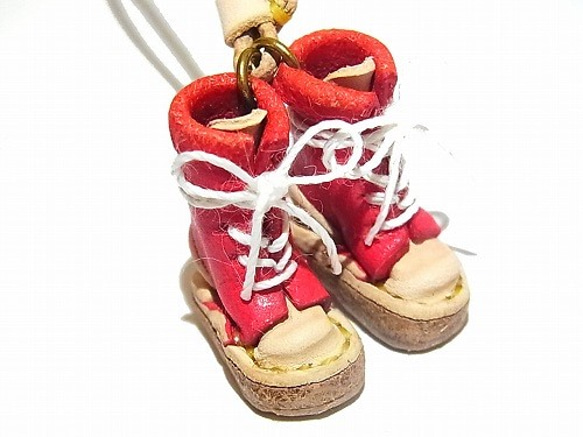 靴子項鍊兒童（顏色：大紅）[由香守屋]手工皮革飾品 第2張的照片