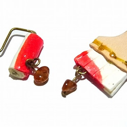 皮革毛刷和滾輪耳環（顏色：紅色石榴石）[Moriya Yuka]手工製作的手工皮革迷你 第6張的照片