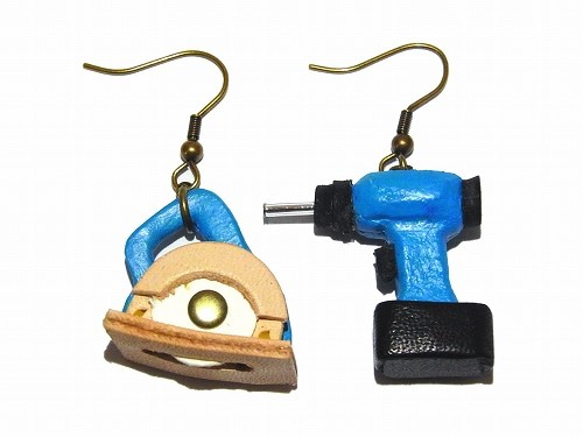 圓形皮革鋸和衝擊式耳環（顏色：藍色）[Moriya Yuka] DIY手工製作的手工皮革木工 第1張的照片