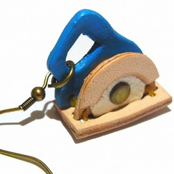 圓形皮革鋸和衝擊式耳環（顏色：藍色）[Moriya Yuka] DIY手工製作的手工皮革木工 第5張的照片