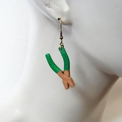 皮革線鋸和鉗子耳環（顏色：綠色）[Moriya Yuka]手工製作手工皮革微型 第7張的照片