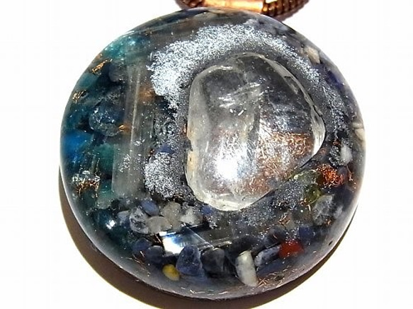 Orgonite吊墜L [強大的Orgone吊墜]水晶/藍色磷灰石/亞硒酸鹽/天然石材 第5張的照片