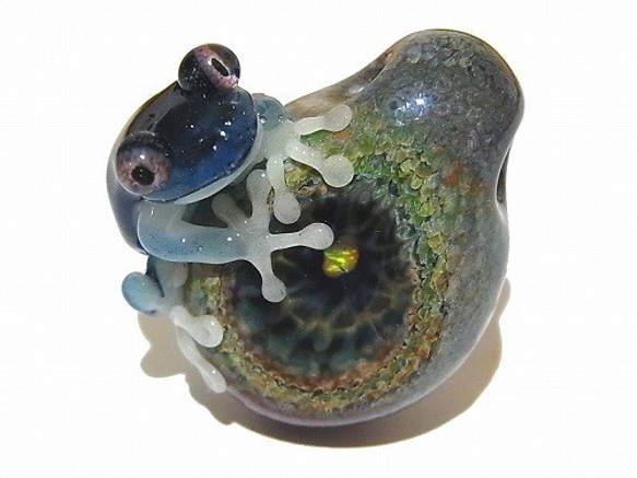 『 彩 いろどり (六) 』【 kengtaro ケンタロー 】 カエル ボロシリケイトガラス 職人 青色 蛙 かえる 1枚目の画像