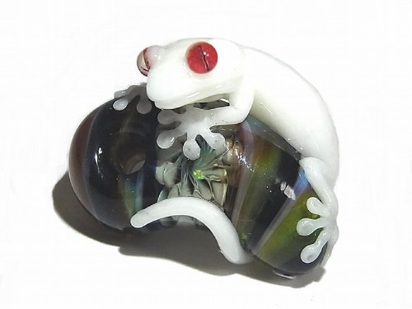 勾玉 ヤモさん 伍【 kengtaro ケンタロー 】 勾玉 ヤモリ 守宮 ガラス