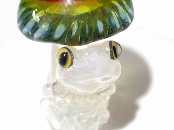 きのこの中から 【 kengtaro ケンタロー 】 キノコ カエル ボロシリケイトガラス 職人 作家 蛙 かえる 6枚目の画像