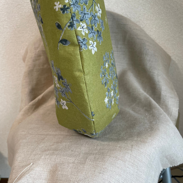 北欧柄　モスグリーン花柄丸いラインのトートバッグ 3枚目の画像