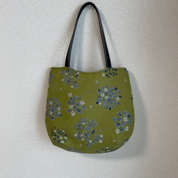 北欧柄　モスグリーン花柄丸いラインのトートバッグ 5枚目の画像