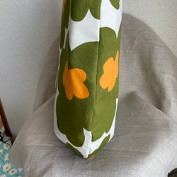 大きめなグリーンの花の丸いラインのトートバッグ 2枚目の画像