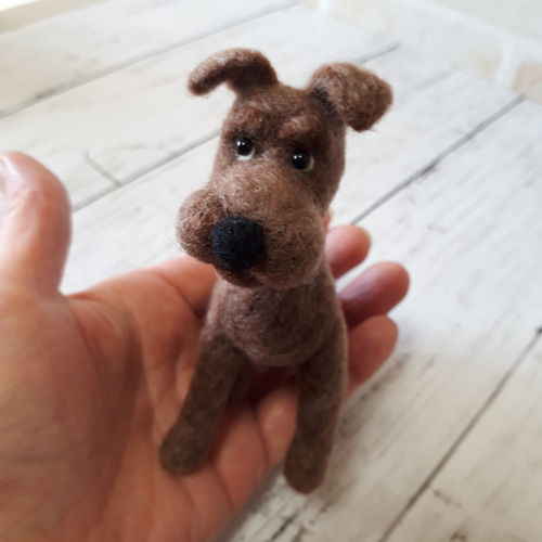 ミニチュアシュナウザー茶色 羊毛フェルト manahata 通販 8717696