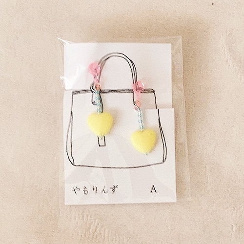 ハンドメイド 】マットなハートのキッズイヤリング 雑貨・その他 A