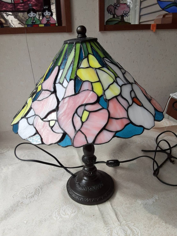 高級ステンドグラス　テーブルランプ（Lp-13,カラフルカラー花柄） 4枚目の画像