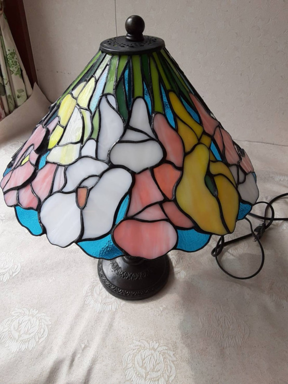 高級ステンドグラス　テーブルランプ（Lp-13,カラフルカラー花柄） 5枚目の画像
