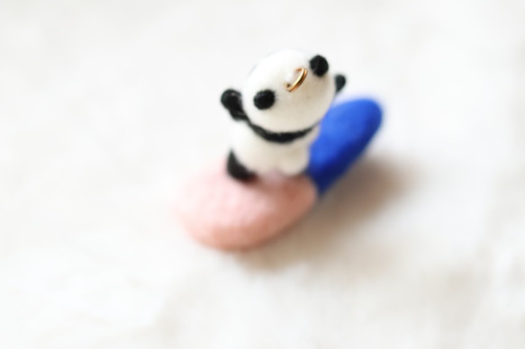 受注製作 夏のサーフィンパンダのストラップ　羊毛フェルト 4枚目の画像