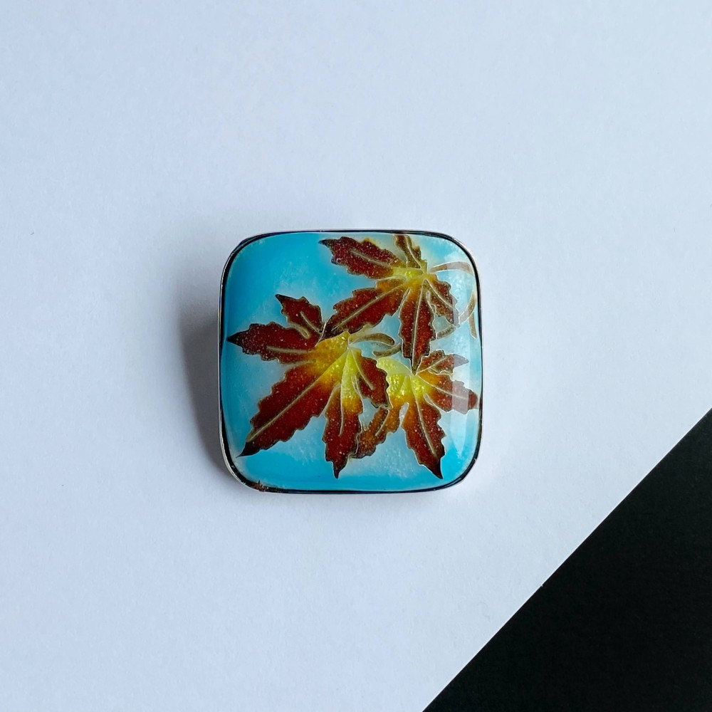 紅葉 空色 七宝焼ブローチ 純銀張有線七宝