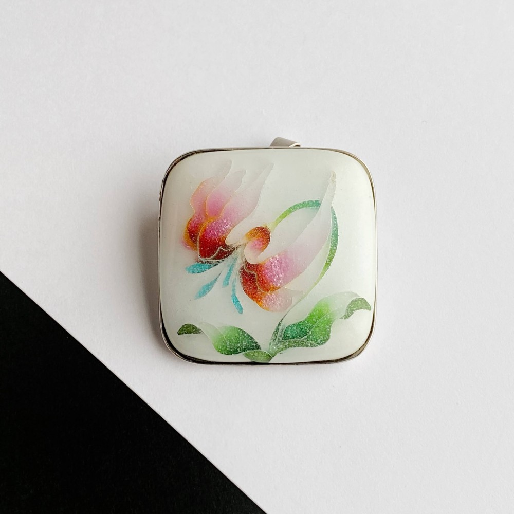 カタクリ 紅色 七宝焼ブローチ 純銀張有線七宝