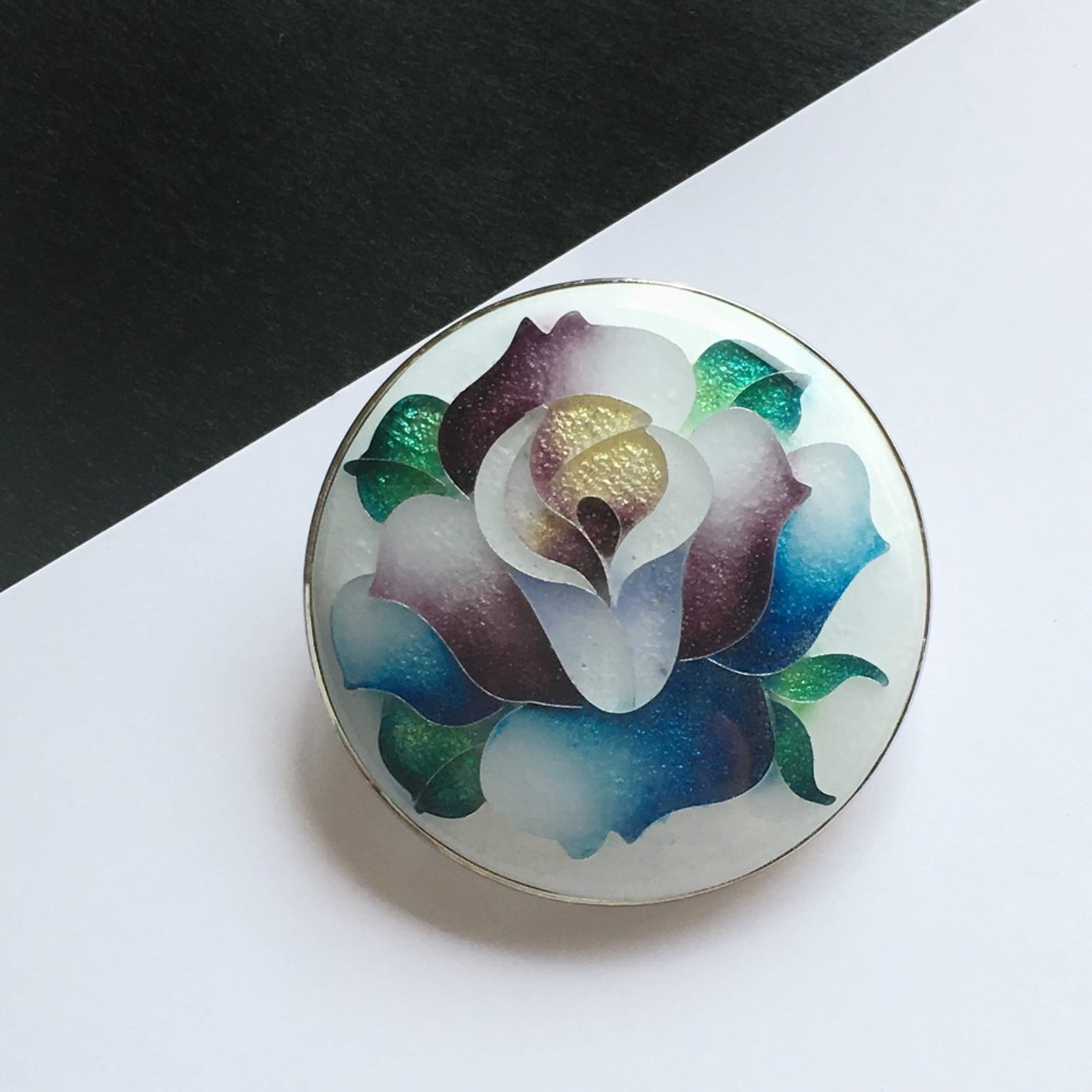 薔薇 七宝焼のブローチ 純銀張有線七宝