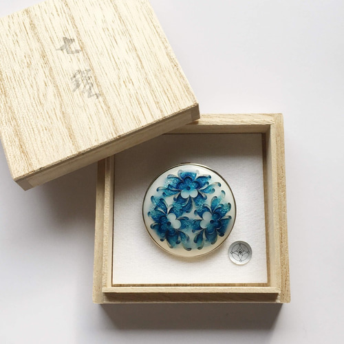 唐草 七宝焼のブローチ 青藍 純銀張有線七宝 ブローチ 太田七宝 通販