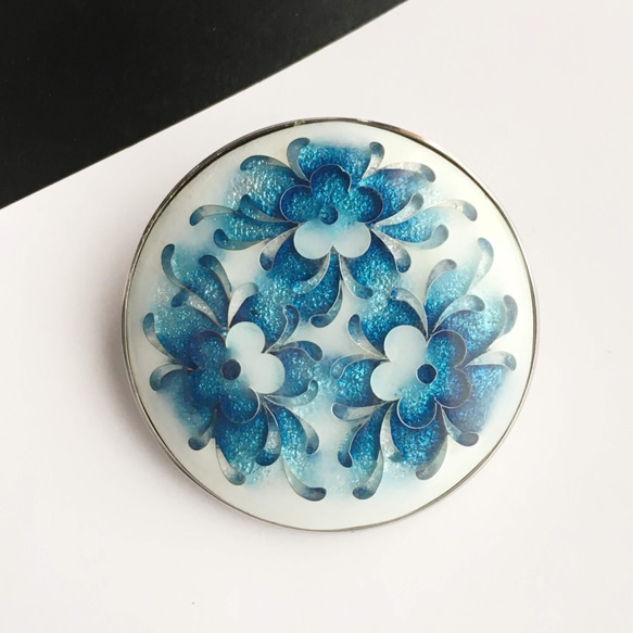 唐草 七宝焼帯留め 青藍 純銀張有線七宝 帯留め 太田七宝 通販 7279081