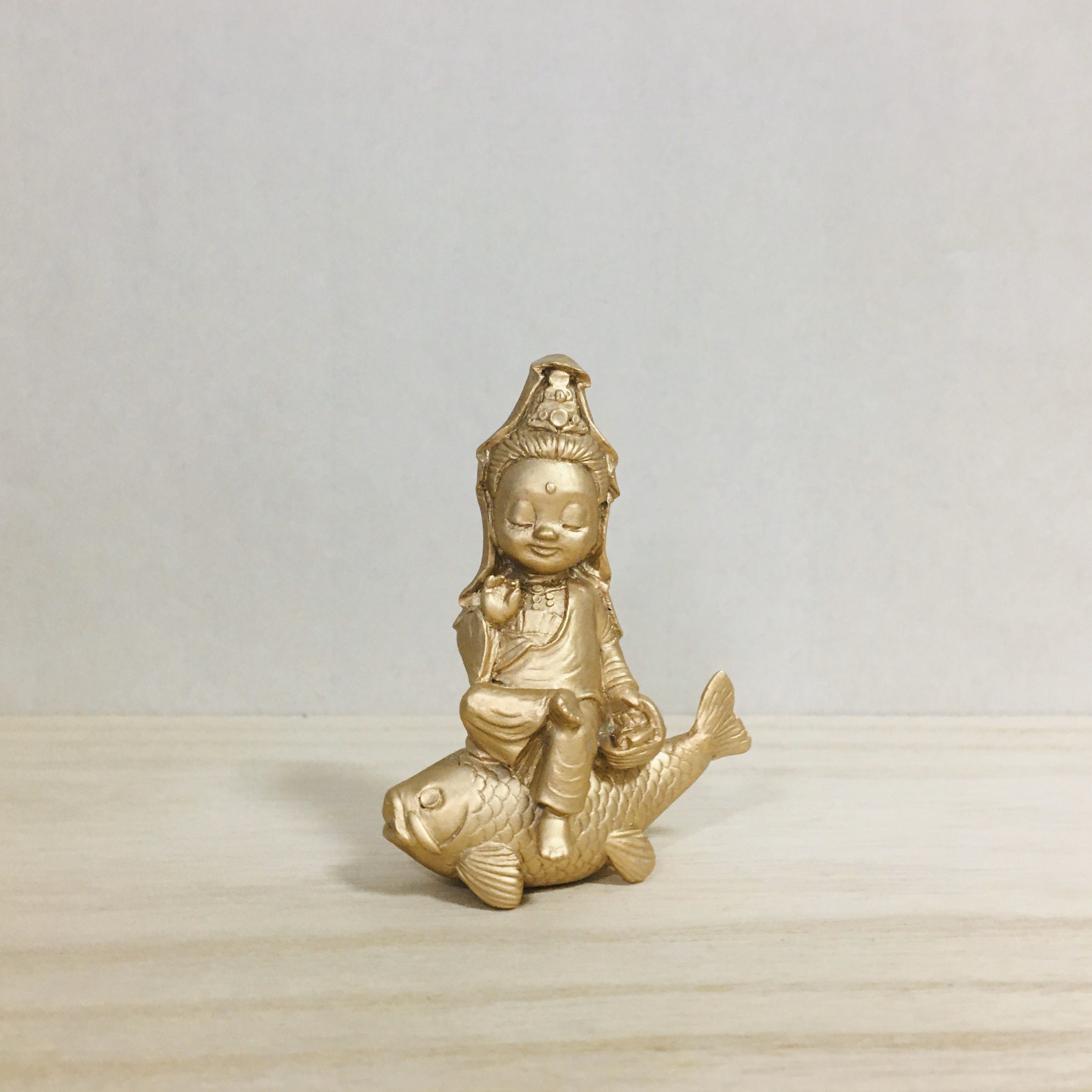 ♦銅器鎚起目 阿古陀形 草花文様 三足 壺 花器 花活け 置物 ペルシャ 骨董品 銅器 | 古美術 魁美堂
