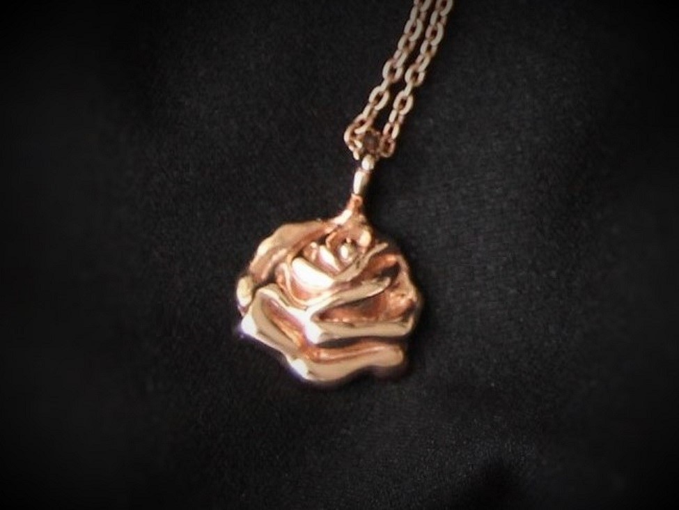 在庫Sale 一輪の薔薇ペンダントピンクコーティング