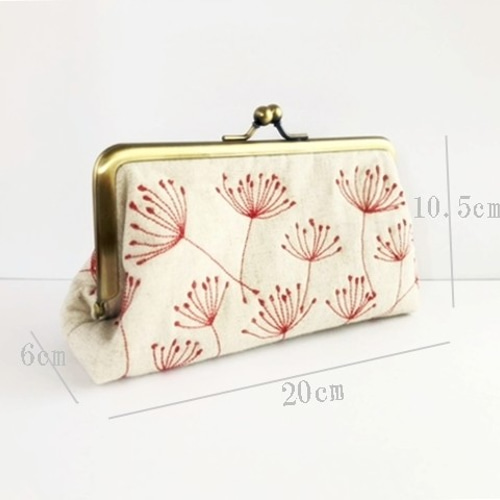 花の刺繍のがま口ポーチ 赤 がま口 rose garden 通販 11887917｜Creema